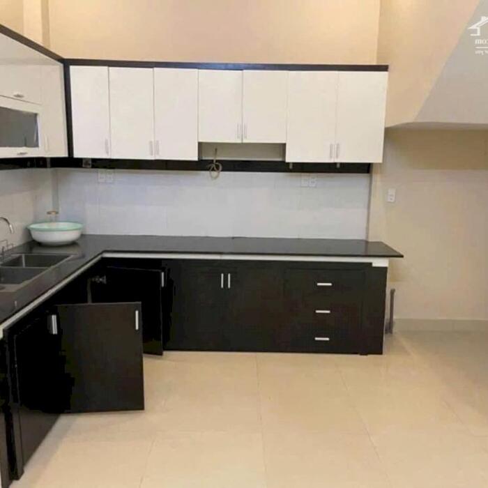 Hình ảnh Bán nhà 2 tầng 81,6m² Nguyễn Chích giá tốt 2