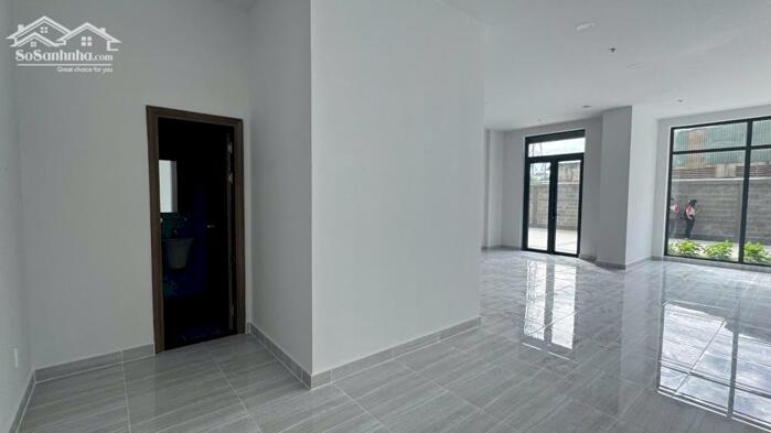 Hình ảnh Cho Thuê Gấp Shophouse Bcons Plaza Giá Rẻ 3