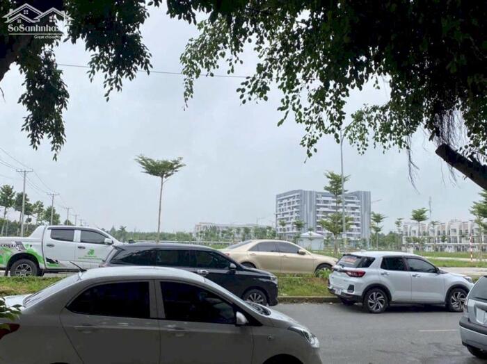 Hình ảnh Bán nền đường số 9 ngang trường FPT nguyễn văn cừ 2