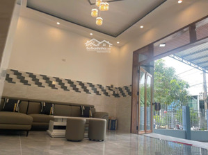 cần bán nhà mới đẹl bàn giao đầy đủ nội thất, giá tốt