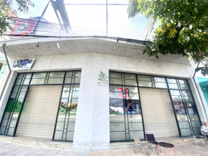 cho thuê căn góc siêu rộng 700m2 ngay bờ kè thành phố giá 70 triệu/tháng