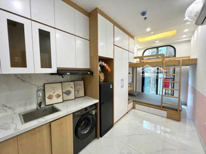 bán tòa chdv phố thái hà 18 phòng, dt 90tr/tháng, cách ô tô 20m, ngõ ba gác, thang máy, 81m