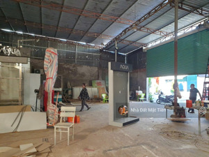 cho thuê kho dt 600m2 (30x20) nhựa 6m- gần chợ xuân thới thượng - hóc môn