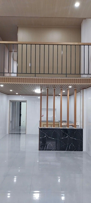 cần bán - nhà đẹp ở hòa tiến đường chính 409 (8m) sát chợ lệ trạch, vừa ở vừa kinh doanh