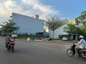 góc 2 mặt tiền cực đẹp 115 m2 chủ ngộp bán chỉ 1 tỷ2 tại bến cát bình dương