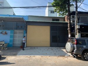 cho thuê gấp 140m2 ngang 7m dài 20m xây sẵn nhà 1 trệt 1 lửng phù hợp văn phòng cty hoặc kho xưởng