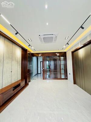 Bán nhà 4 tầng có thang máy KDC Ngọc Châu, Đồng Triều, TP HD, 81m2, mt 4.5m, 5 ngủ