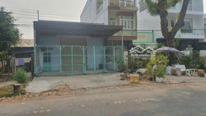 cần tiền bán gấp mặt bằng kho 200m2 ( 8mx25m)