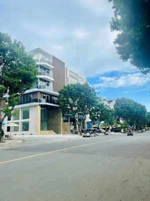 cho thuê mbkd đường đặng thuỳ trâm, bình thạnh. dt: 300m2 giá 65tr/tháng. lh: 