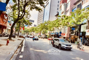 nhỉnh 18 tỷ sở hữu toà căn hộ 11 phòng full nội thất gần phố nguyễn văn tuyết, đống đa.