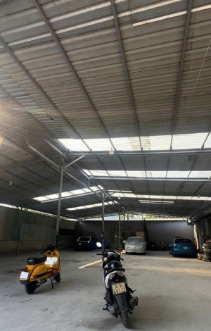 thuê kho bãi quận 7, dt 300m có tường xây kiên cố đẹp - chuẩn.