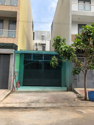 cho thuê nhà xưởng, đường xe tải rộng 12 - đặng thùy trâm, p13. ngang 5 dài 24m, có gác 20m2