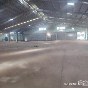 cho thuê gấp kho, xưởng trong kcn tân bình. hai mặt tiền đường tiện cho container và xe tải ra vào.