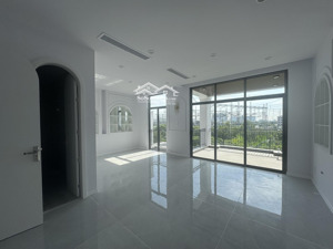 cho thuê shophouse tại zeitgeist city, dt:375 m2, nhà deco sang trọng - máy lạnh âm tường