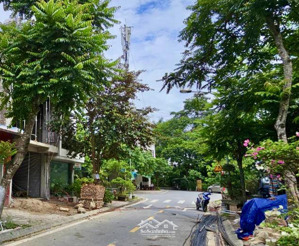 nhà đẹp, đường trước nhà vỉa hè ô tô tránh, có ô chờ thang máy giá tốt, ở làm vp tuyệt đỉnh!
