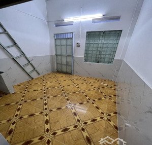 nhà trọ đã cải tạo, ngay chợ kdc areco đồng an 3, gía 1 triệu/ tháng
