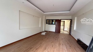 nhà phân lô quân đội gara ô tô đường ô tô tránh long biên chỉ hơn 15 tỷ