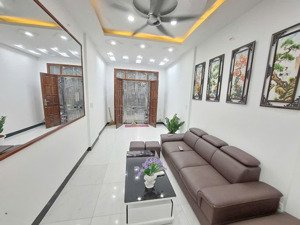 chính chủ cho thuê nhà nguyên căn ngõ 236/49 đại từ - nhà 42mx4t, 5pn, 3wc, có điều hòa nóng lạnh