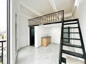 phòng 20m2-3tr, gác lửng, máy lạnh, bếp, ban công/cửa sổ, mặt tiền đường ngay gần cv phần mềm q.12