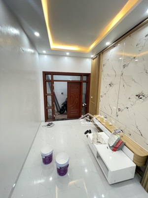 bán gấp nhà cầu giấy, nhà 5 tầng mới đẹp. diện tích 32 m2. giá bán 7,6 tỷ