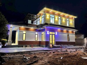chủ kẹt tiền bán gấp biệt thự quảng ngãi kiên cố giá 1t999 đường oto tận nơi