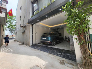 nhà cổ linh cạnh hồ ben trung tâm hành chính phường thạch bàn 6 tầng thang máy lô góc oto vào