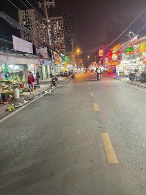cần cho thuê đất mặt tiền lê văn lương, xã phước kiển, dt : 8x50m, cho thuê lâu dài, giá 35tr/tháng