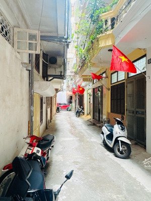bán nhà phố trung kính, phân lô, ô tô đỗ cửa, 20m ra phố. 46m2, 5 tầng. giá 13,8 tỷ