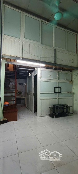 cho thuê nhà cấp 4, có gác xép, sử dụng riêng, điện nước giá nhà nước