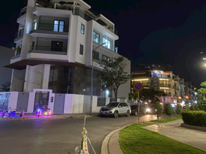 cho thuê mặt bằng quận 7 (kế bên khu căn hộ riverside complex)