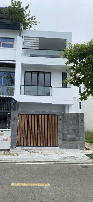 nhà phố kdt mỹ gia nha trang view sân bóng dt 100m2 mới vừa ở vừa kinh doanh giá 6tỷ4