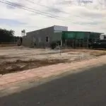 Bán nhanh 275m2 đất ở ngay chợ bình long, mặt tiền nhựa thông về tây ninh. giá 290 triệu