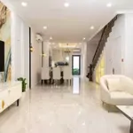 Chủ gửi bán nhà 3 lầu 120m2, mới xây xong đối diện trường học mẫu giáo quốc tế