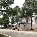 đất ngộp đường nhựa 8m vĩa hè 4m dân cư giàu có. đất đối diện công viên sân bóng. 5x30 full thổ cư
