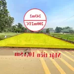 243m2 trục chính phú cát giá chỉ 2x. mt 10m2 có thể tách làm 2. đường thông ô tô tránh. sẵn sổ