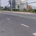Bán nhà cấp 4 cũ tiện xây dựng mới. vị trí đắc địa. ngang 20m dài 30m có 400m2 thổ. lh: 0907063739