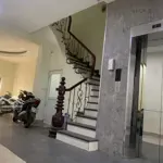Em cần tiền nên muốn bán nhà sẵn 6tầng nằn trên quốc lộ 32 thiện chí bán nên anh chị gọi cho em
