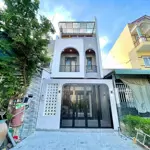 Vợ chồng kẹt tiền cần bán gấp nhà gần chợ hưng long, có sổ hồng riêng