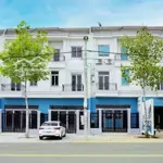 Nhà phố 3 tầng 304m2 sàn đối diện khu cn, khu dân cư đông đúc, đường chính 70m giá chỉ 3,4 tỷ căn