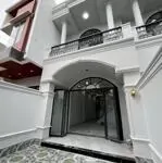 Chủ ngộp nên bán gấp nhà tân cổ điển cách ngã 3 đèn vàng 900m. chỉ 600tr nhận nhà dọn vào ở ngay.