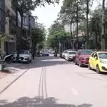 Bán đất mặt phố đê la thành to dt 74 m2,mặt tiền 4,5 m,nở hậu lô góc giá 36,8 tỷ