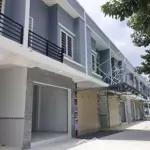 Nhà trệt 1 lầu, thiết kế hiện đại, sân để xe thoáng mát