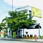 Bán đất nằm trước trung tâm thương mại, khu buôn bán sầm uất nhộn nhịp