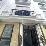 Nhà dt 42m2 xây mới 3,5 tầng 2 sân phơi,gần trường tiệu học,cách ủy ban đông la 1km.giá 3,2x tỷ