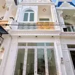 Nhà lầu rộng 4 phòng ngủ, đậu ô tô trong nhà - gần đại học cần thơ