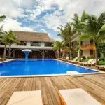Bán lô đất cực phẩm 4408m2, phố tây ông lang. có sẵn resort 40 phòng, có 1075m2 thổ cư, sát biển.