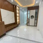 Nhà miêu nha, 4 tầng, 39m2: 6,6 tỷ. ôtô đỗ cửa. 50m ra ôtô tránh.