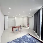 Bán nhà phân lô nghĩa tân, vỉa hè, ôtô tránh, kinh doanh đa dạng, 56m2 dân xây chắc chắn. hơn 18tỷ