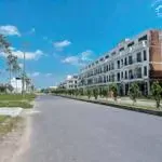 Bán nền d1 trục chính lộ 30m kdc hồng loan . nền đẹp , không vướng cống trụ . hướng tn . sổ hồng
