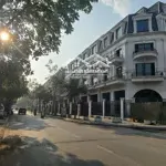 Bán nhà phố 100.8m2. sổ đỏ sẵn. chỉ 175 triệu/m2. đường oto tránh